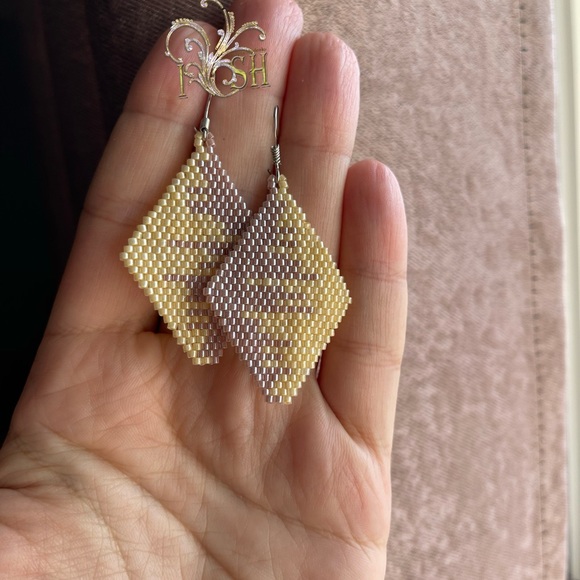 BEADED EARRINGS - LIGHT YELLOW AND LIGHT BROWN - Picture 3 of 3
